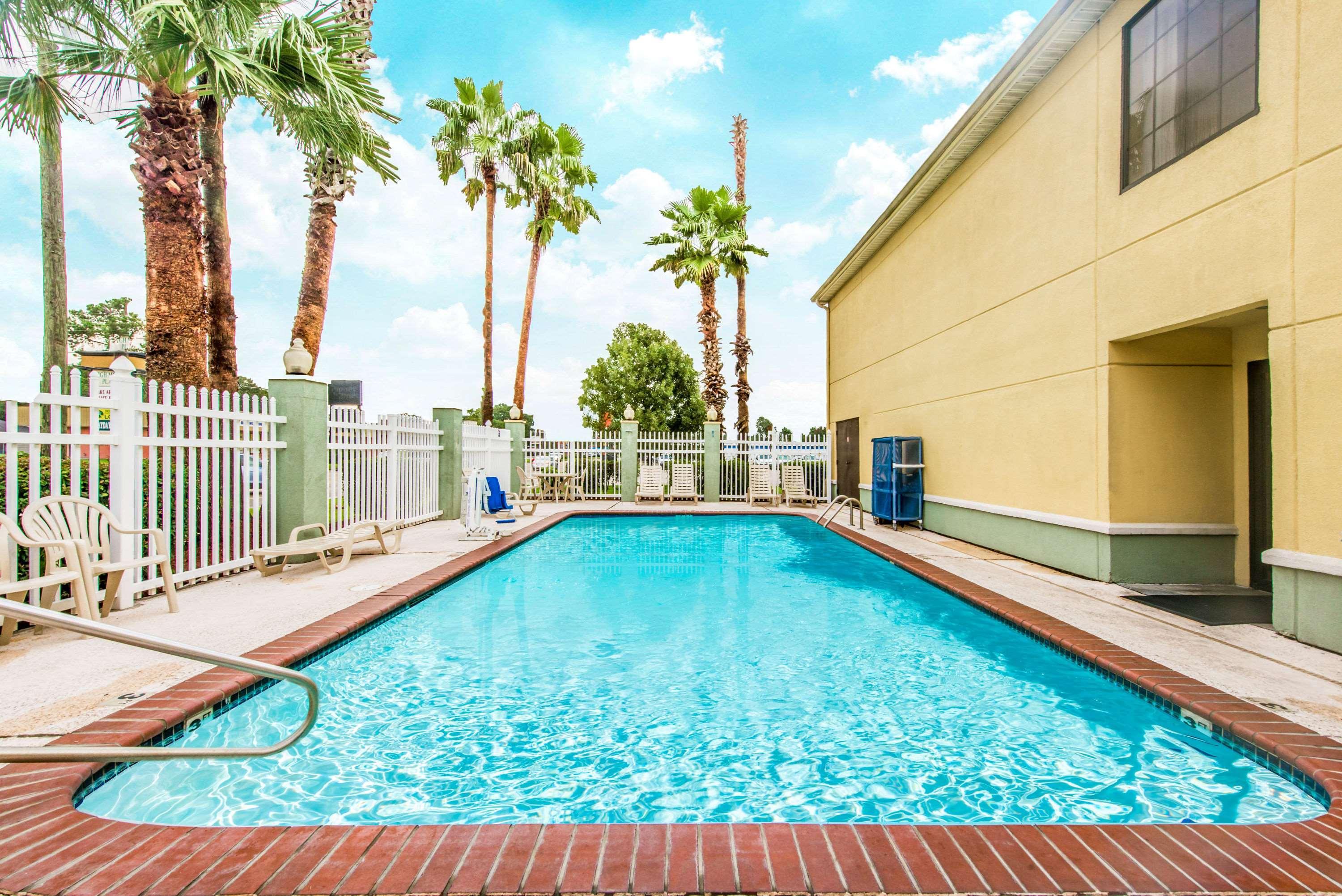 Super 8 By Wyndham Lake Charles/Sulphur Εξωτερικό φωτογραφία