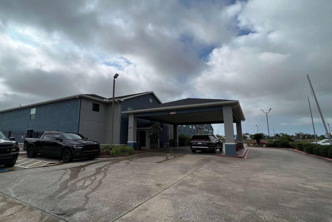 Super 8 By Wyndham Lake Charles/Sulphur Εξωτερικό φωτογραφία